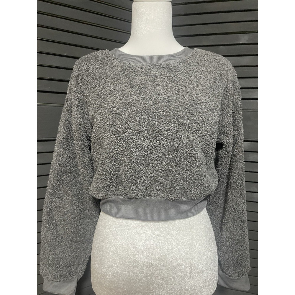 gray fuzzy cropped crewneck sweatshirtâ